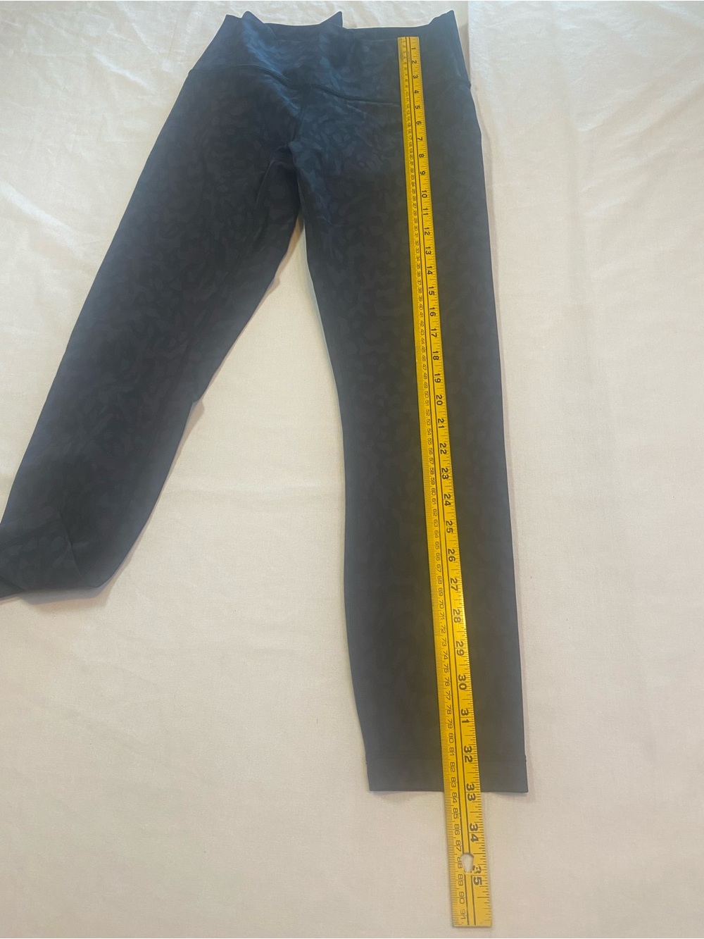 lululemon athletica Women's
Black/Gray Leopard Pull On Yoga
Leggings Size 8 - Picture 6 of 10